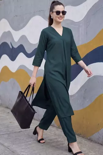 Green women regular kurta with trousers