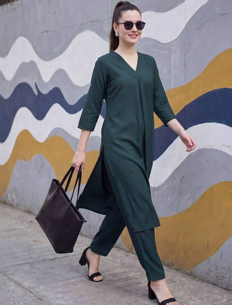 Green women regular kurta with trousers