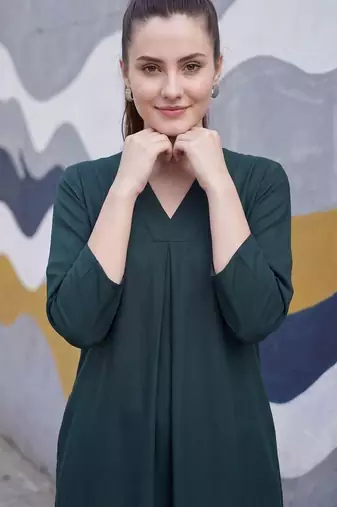 Green women regular kurta with trousers