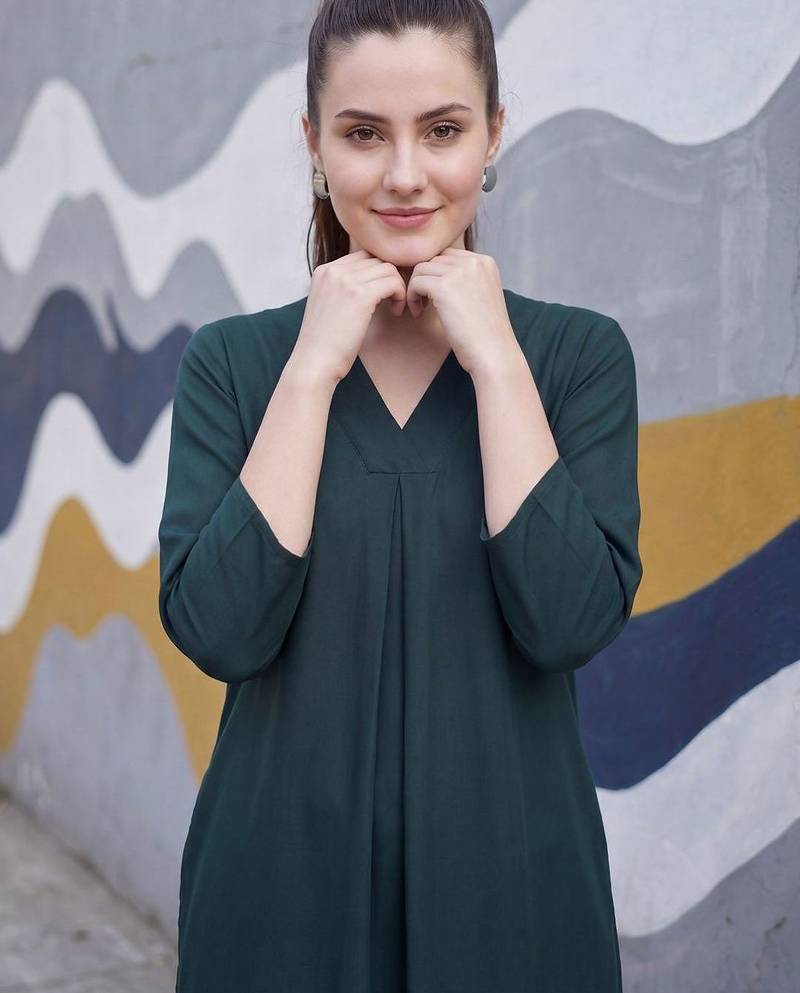 Green women regular kurta with trousers