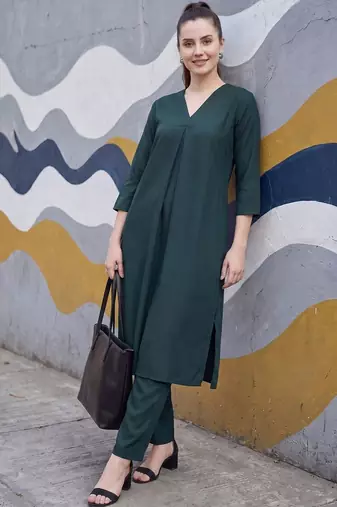 Green women regular kurta with trousers