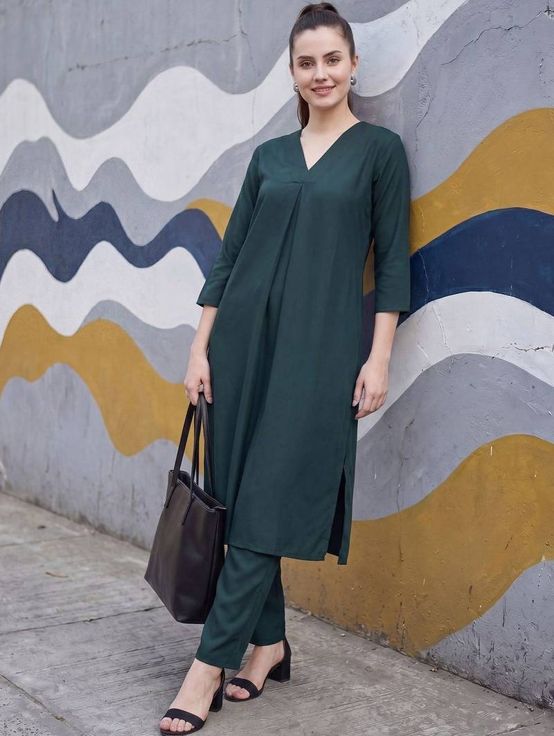 Green women regular kurta with trousers