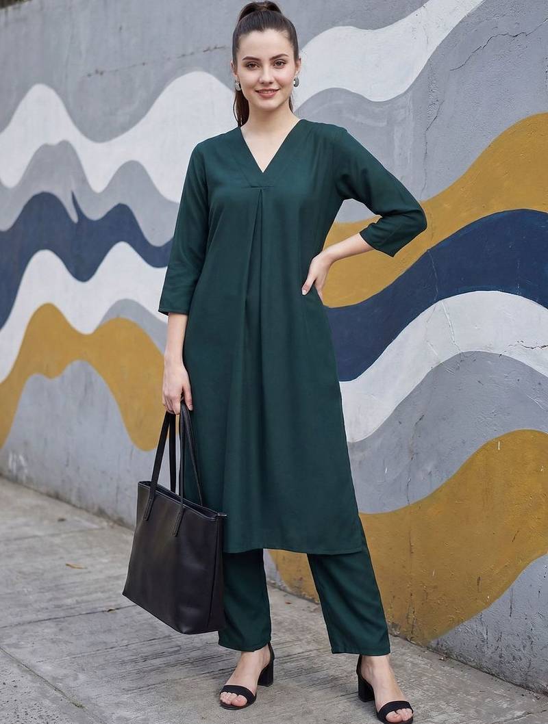 Green women regular kurta with trousers