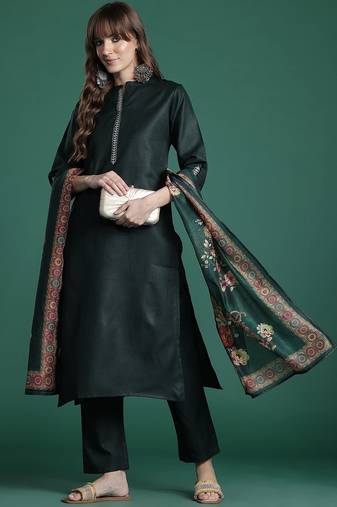 Green women ethnic motifs embroidered kurta with trousers & dupatta