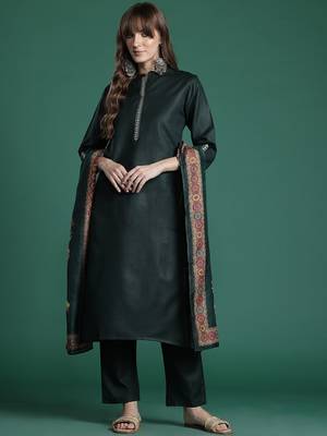 Green women ethnic motifs embroidered kurta with trousers & dupatta 5