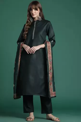 Green women ethnic motifs embroidered kurta with trousers & dupatta