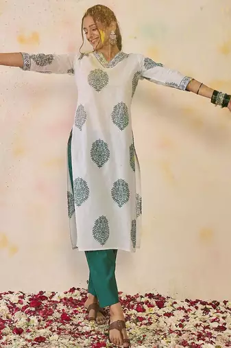 White women floral printed floral kurta