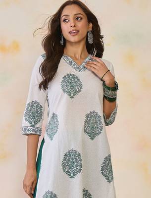 White women floral printed floral kurta 3
