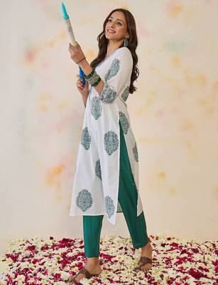 White women floral printed floral kurta 4