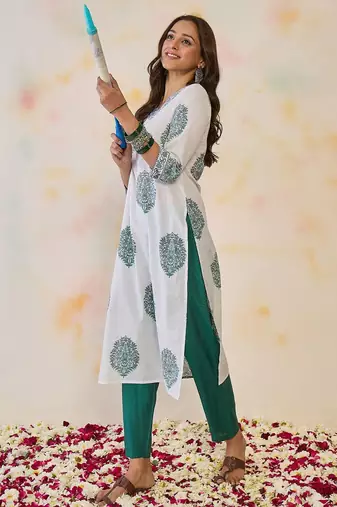 White women floral printed floral kurta