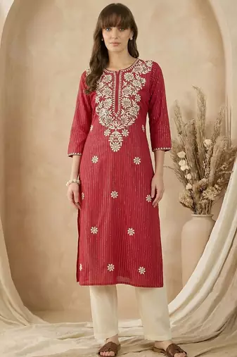 Maroon women floral embroidered thread work kurta