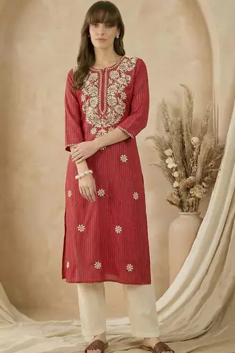 Maroon women floral embroidered thread work kurta