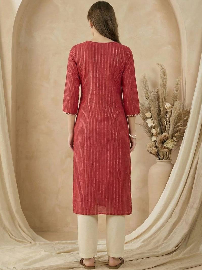 Maroon women floral embroidered thread work kurta