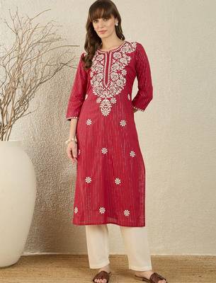 Maroon women floral embroidered thread work kurta 1