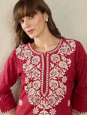 Maroon women floral embroidered thread work kurta 2