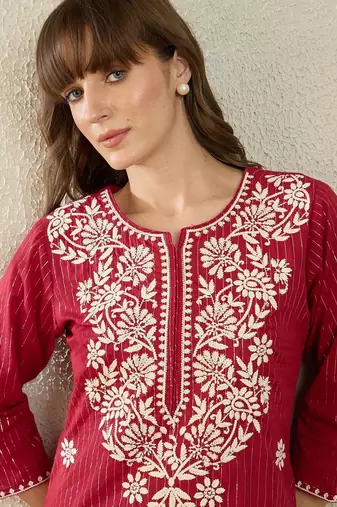 Maroon women floral embroidered thread work kurta