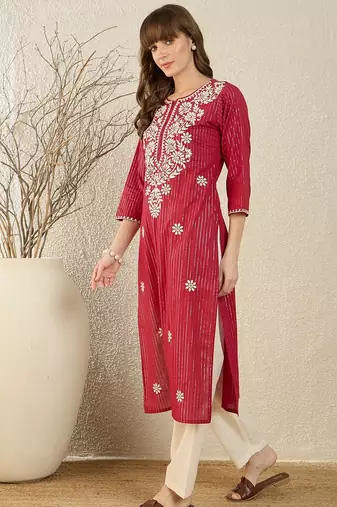 Maroon women floral embroidered thread work kurta