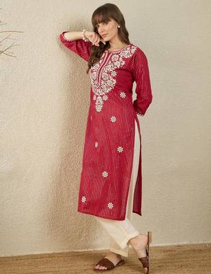 Maroon women floral embroidered thread work kurta 5