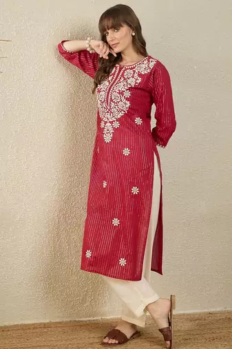 Maroon women floral embroidered thread work kurta