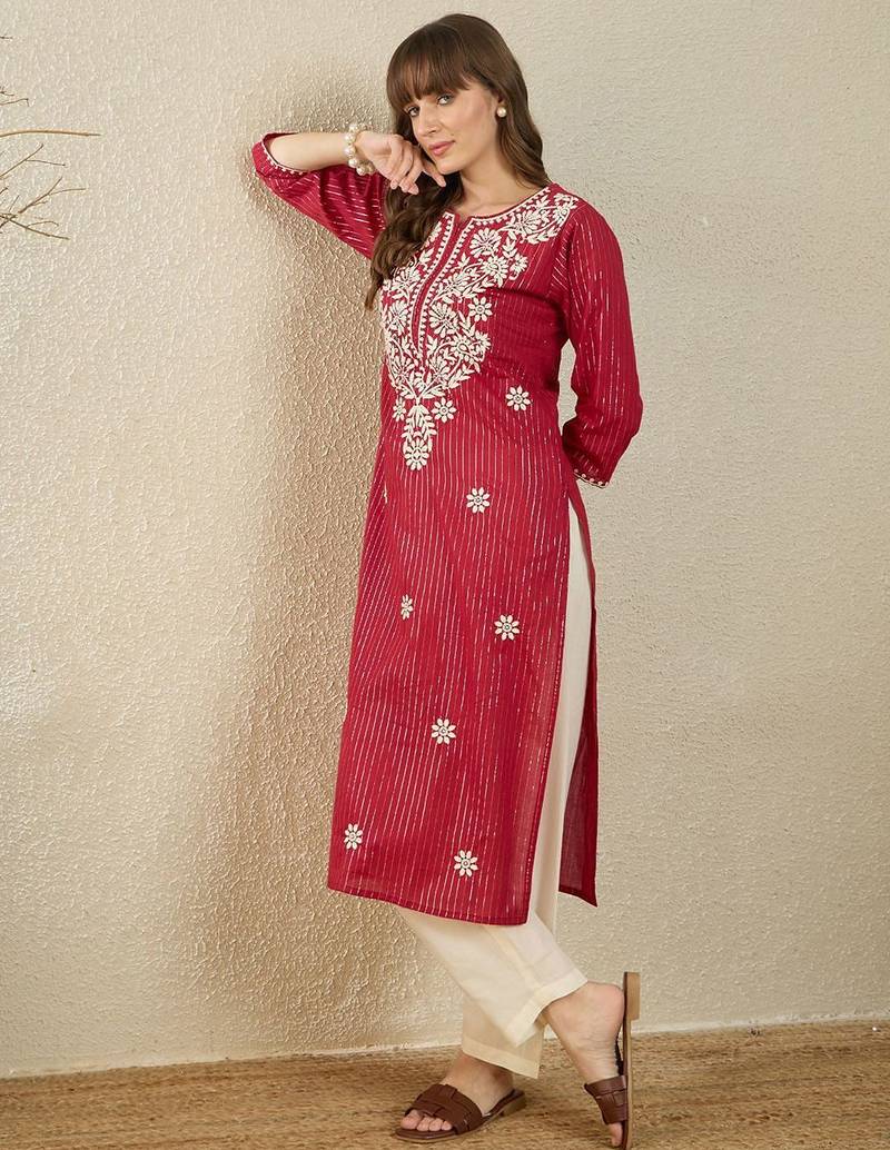Maroon women floral embroidered thread work kurta