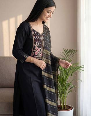 Black women ethnic motifs embroidered thread work cotton kurta with palazzos & with dupatta 2