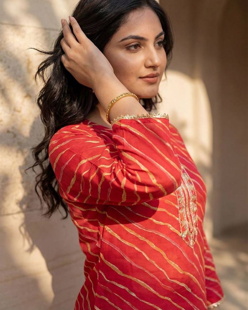 Red women leheriya printed mirror work kurta