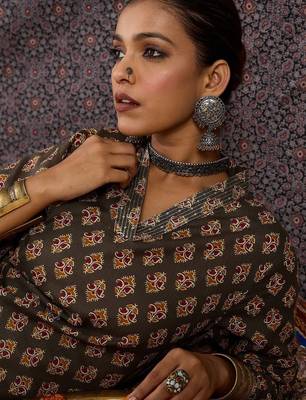 Grey women ethnic motifs printed sequinned kurta 2