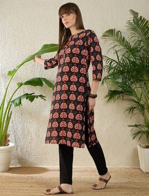 Black women ethnic motifs printed kurta 4