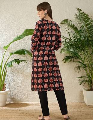 Black women ethnic motifs printed kurta 5