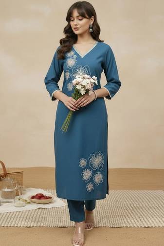 Blue women floral embroidered regular thread work kurta with trousers