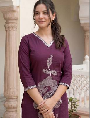 Burgundy floral embroidered thread work kurta 2