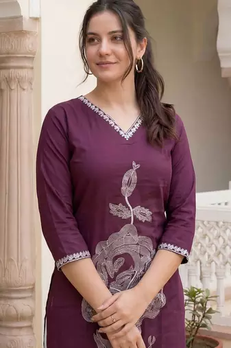 Burgundy floral embroidered thread work kurta