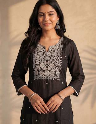 Black women ethnic motifs embroidered thread work kurta 2