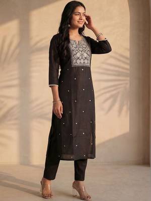 Black women ethnic motifs embroidered thread work kurta 4