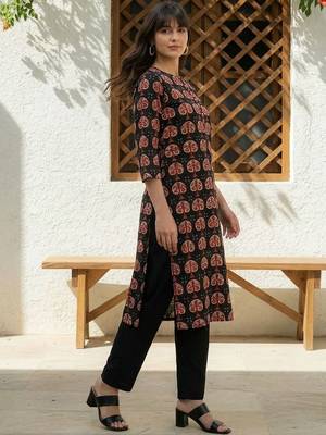 Black women ethnic motifs printed kurta 1