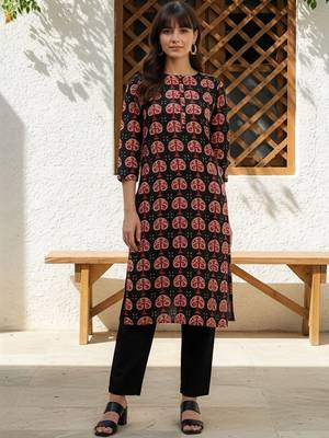 Black women ethnic motifs printed kurta 5