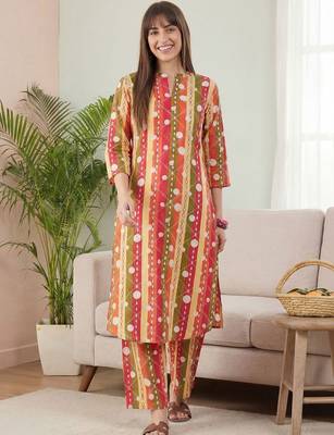 Multicolor women printed cotton kurta with trousers 3