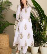 White women floral printed regular pure cotton kurta with trousers