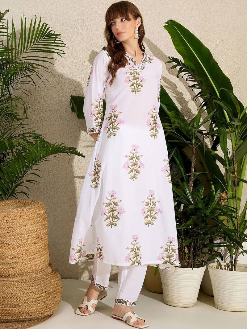 White women floral printed regular pure cotton kurta with trousers