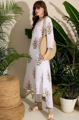 White women floral printed regular pure cotton kurta with trousers