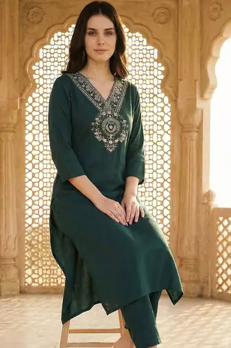 Green women ethnic motifs embroidered regular thread work kurta with trousers