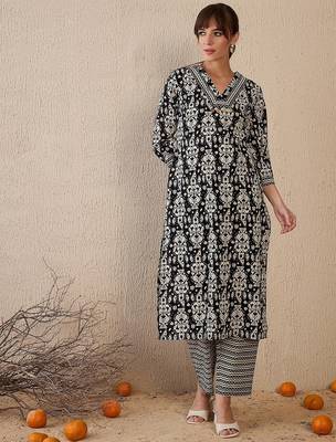 Black women ethnic motifs printed cotton kurta with trousers 1