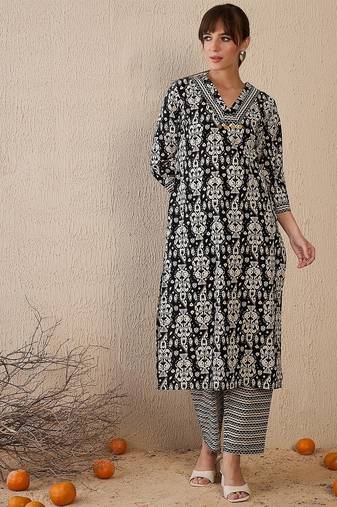 Black women ethnic motifs printed cotton kurta with trousers