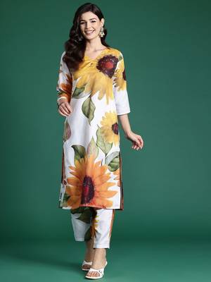 Off white floral printed kurta with trousers 4