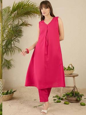 Pink women pleated kurta with trousers 5