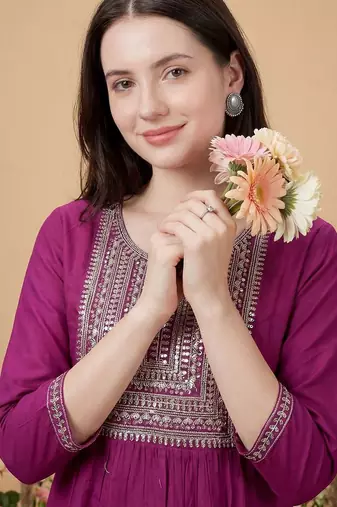 Purple women ethnic motifs embroidered sequinned kurta