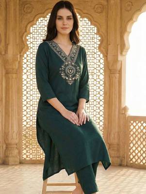 Green women ethnic motifs embroidered thread work kurta with trousers 4