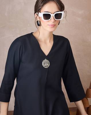 Black women liva kurta with trousers 1