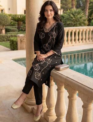 Black women floral embroidered thread work kurta with trousers 1