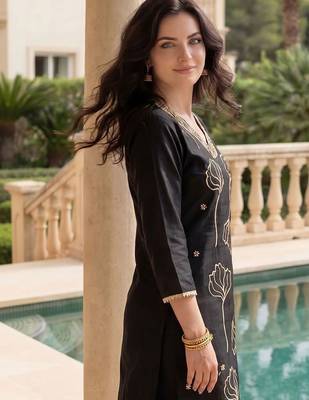 Black women floral embroidered thread work kurta with trousers 4